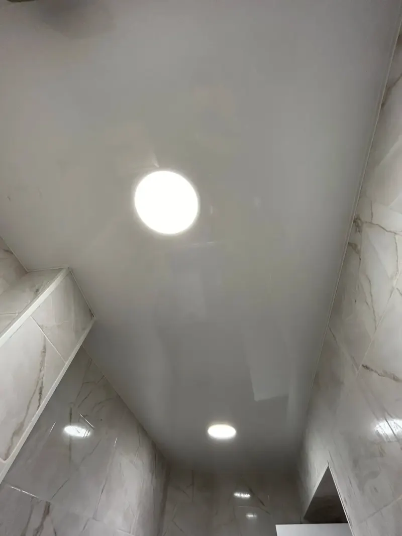 პრიალა ბარისოლი განათებით აბაზანაში